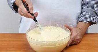 Манные блины на молоке — инструкция по приготовлению, шаг 6