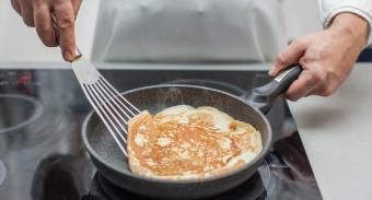 Классические блины на кефире — инструкция по приготовлению, шаг 5