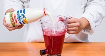 Молочный коктейль с черной смородиной — инструкция по приготовлению, шаг 3