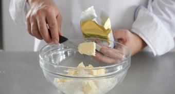 Карамельный пирог с хурмой — инструкция по приготовлению, шаг 1