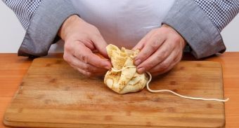 Мешочки с сыром и ветчиной — инструкция по приготовлению, шаг 6