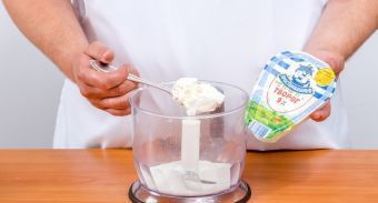 Творожный пирог со сливами — инструкция по приготовлению, шаг 2