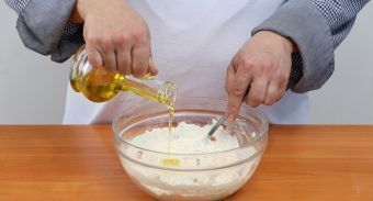 Пицца с копченой курицей и ананасами — инструкция по приготовлению, шаг 3