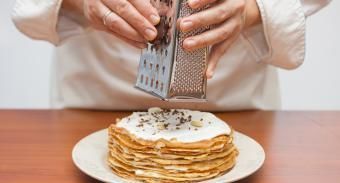 Блинный торт со сметанным кремом — инструкция по приготовлению, шаг 4