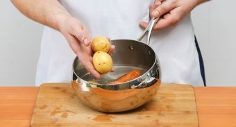 Оливье с шампиньонами — инструкция по приготовлению, шаг 2