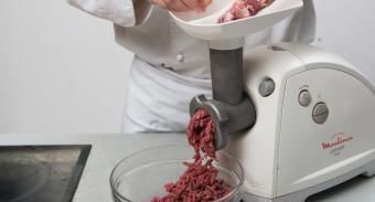 Мясной фарш для блинов — инструкция по приготовлению, шаг 2