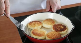 Классические сырники — инструкция по приготовлению, шаг 4