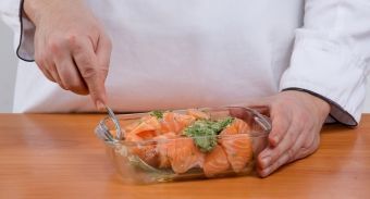 Шашлык из семги с лимонным соусом — инструкция по приготовлению, шаг 4