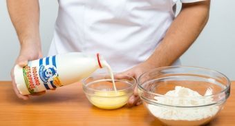 Булочки со сливами — инструкция по приготовлению, шаг 2