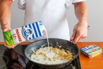 Куриные грудки, запеченные в соусе бешамель — инструкция по приготовлению, шаг 4