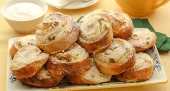 Ватрушки со сметанной заливкой — инструкция по приготовлению, шаг 5