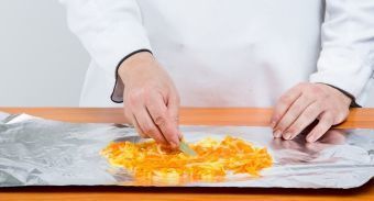 Лещ в фольге — инструкция по приготовлению, шаг 4