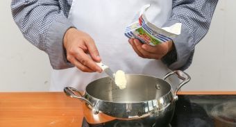 Зеленые щи с креветками — инструкция по приготовлению, шаг 3