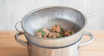 Паровые котлеты из лосося со шпинатом — инструкция по приготовлению, шаг 6