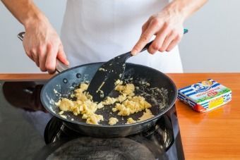 Куриные грудки, запеченные в соусе бешамель — инструкция по приготовлению, шаг 3