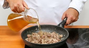 Суп-гуляш в хлебе — инструкция по приготовлению, шаг 4