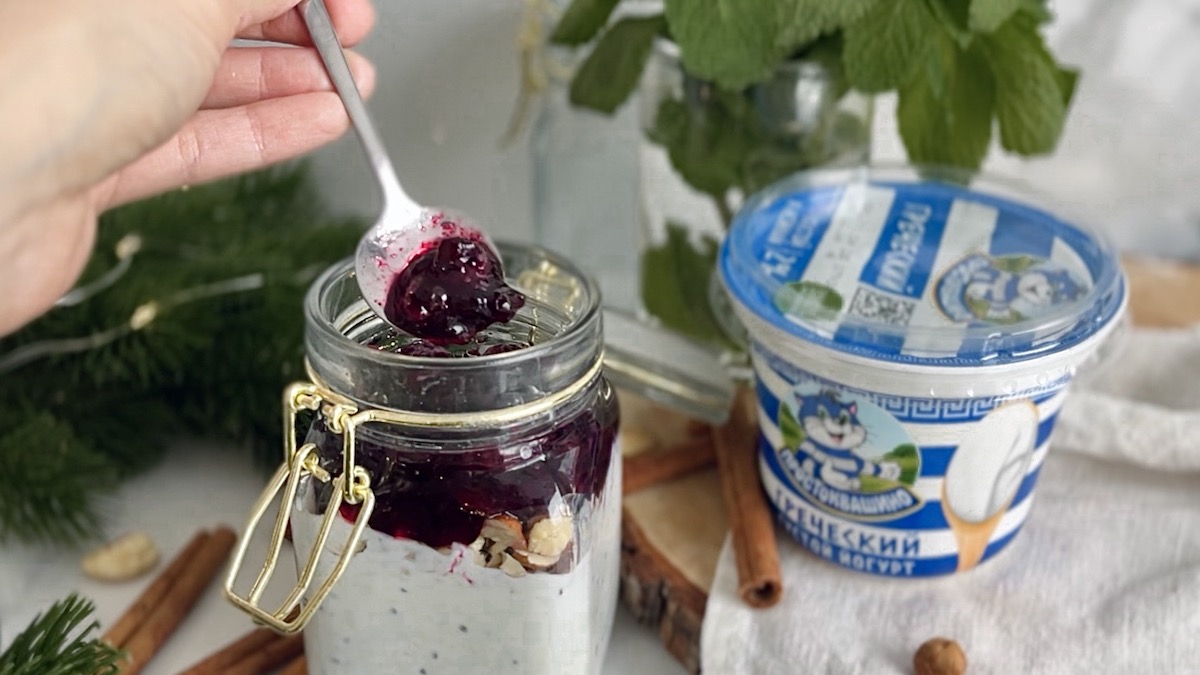 Ленивая овсянка с семенами чиа и ягодами — инструкция по приготовлению, шаг 3