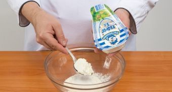 Сырники с вишней — инструкция по приготовлению, шаг 4