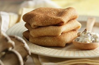 Блины, фаршированные грибами с сыром