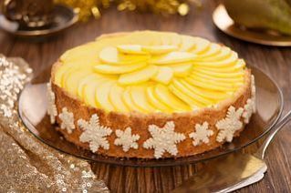 Песочный торт с ванильно-грушевым суфле