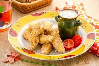 Рыбные палочки  с соусом из йогурта и зелени