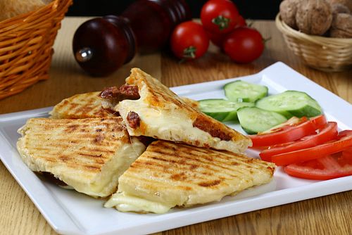 Сырные конвертики с ветчиной