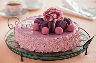 Бисквитный торт с йогуртово-черничным кремом